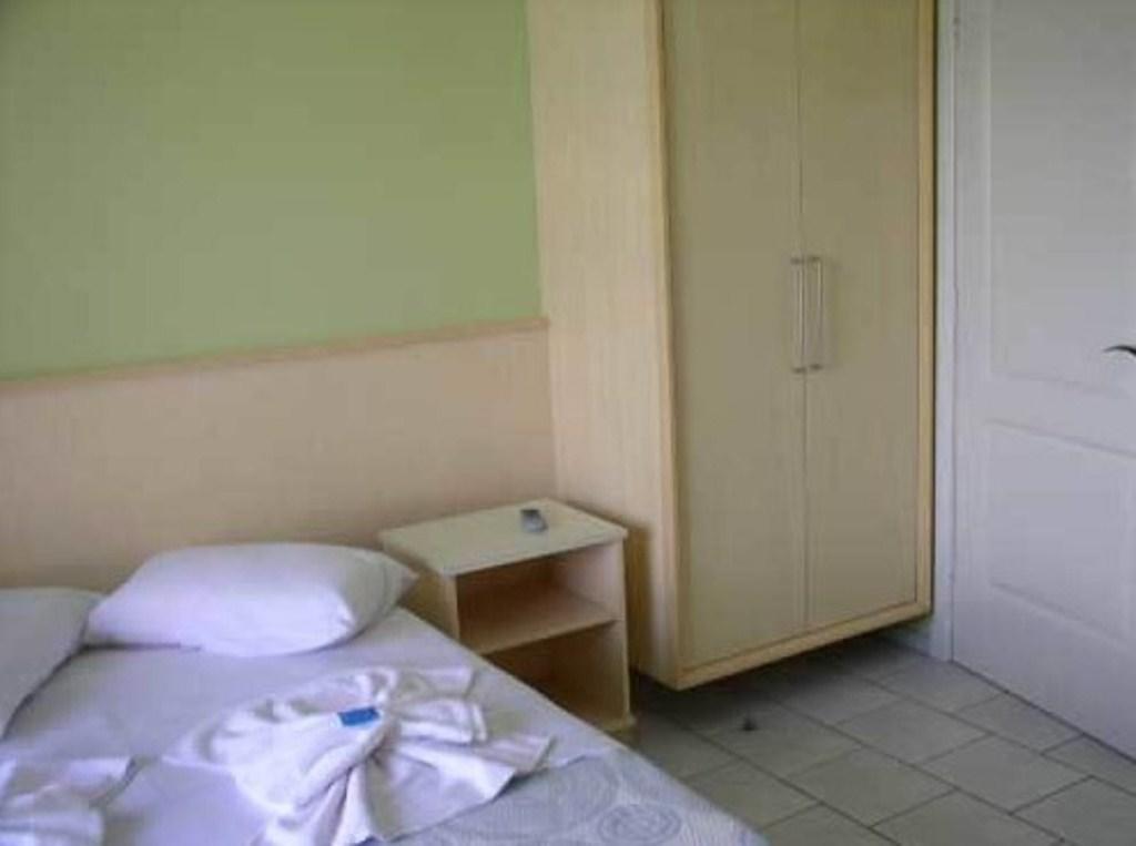 Hotel Pousada Mineirinho Balneario Praia do Leste Bilik gambar